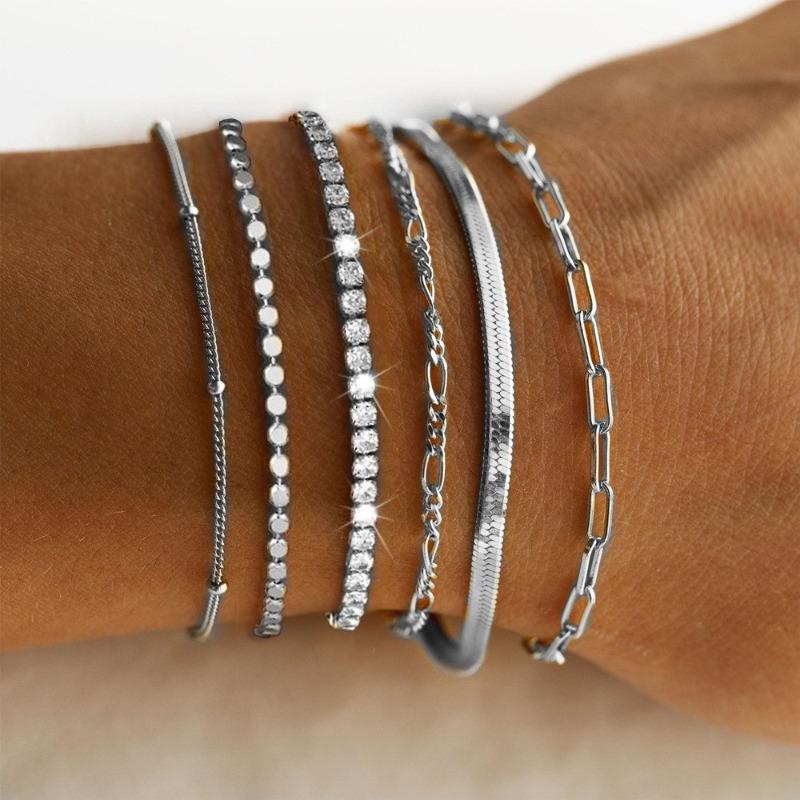 Modne Eleganckie Zestawy Bransoletek z Amuletami w Kształcie Serca dla Kobiet Vintage Minimalistyczne Wieloelementowe Skręcana Łańcuszkowa Metalowe Bransoletki Biżuteria