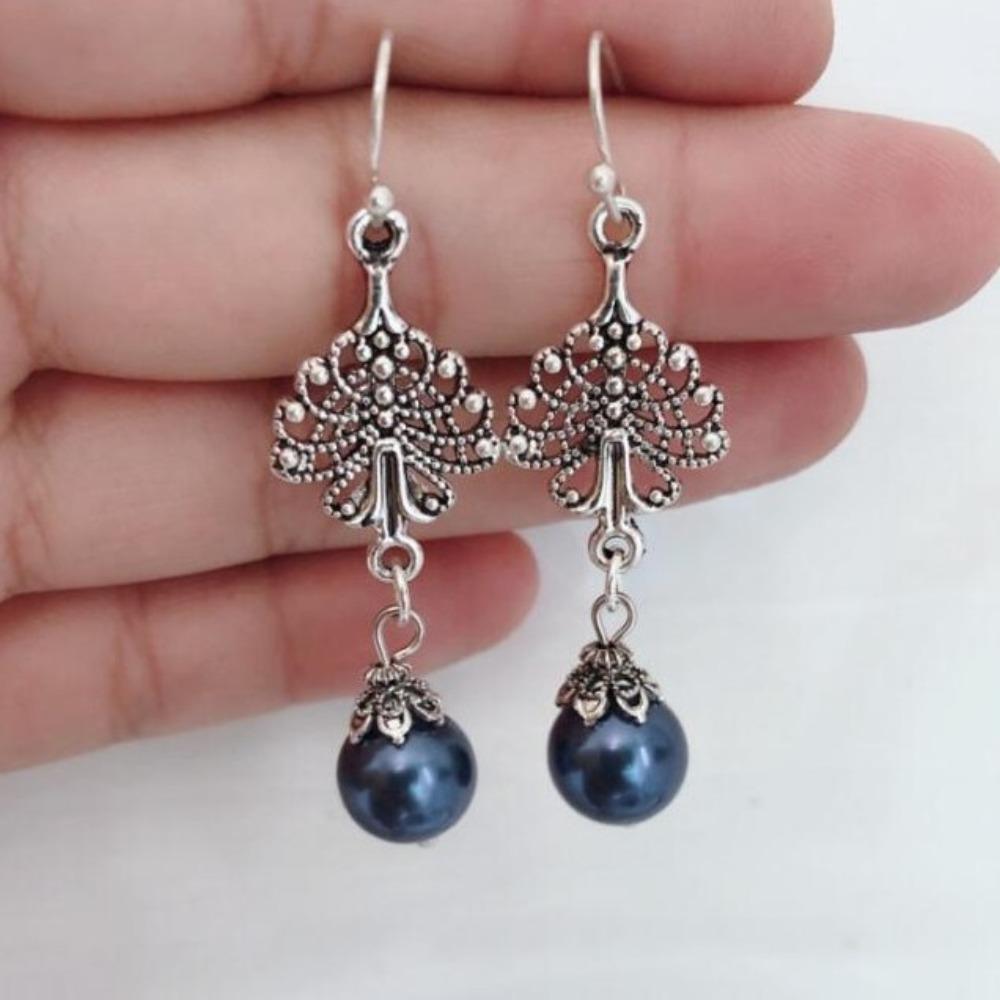Retro Love Shape Strange Earrings European Beautiful Woman Earrings