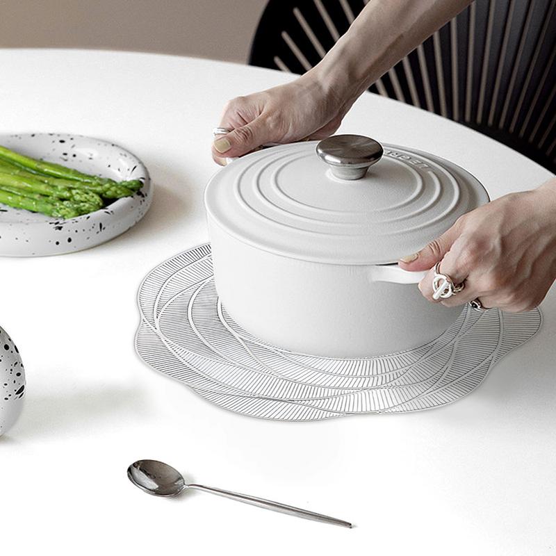 Flower Rose Round Placemats Restaurant Hollow PVC Decoration Meal Mat Anti-hot Dining Table Steak Plate Gold