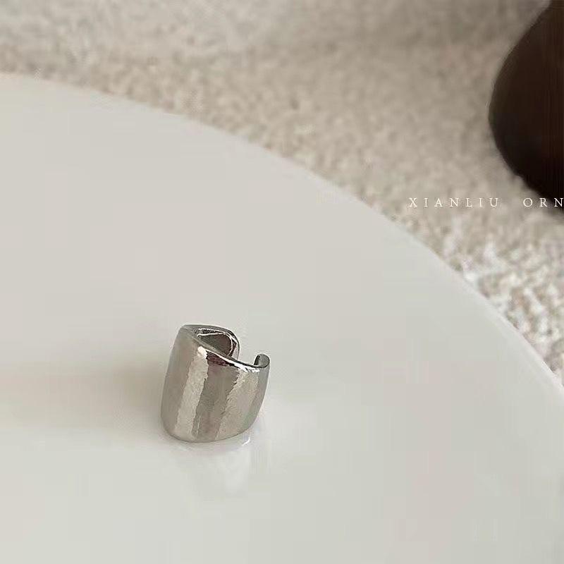 Stylish No-Piercing Ear Clip for Women - Versatile, Trendy Niche Design