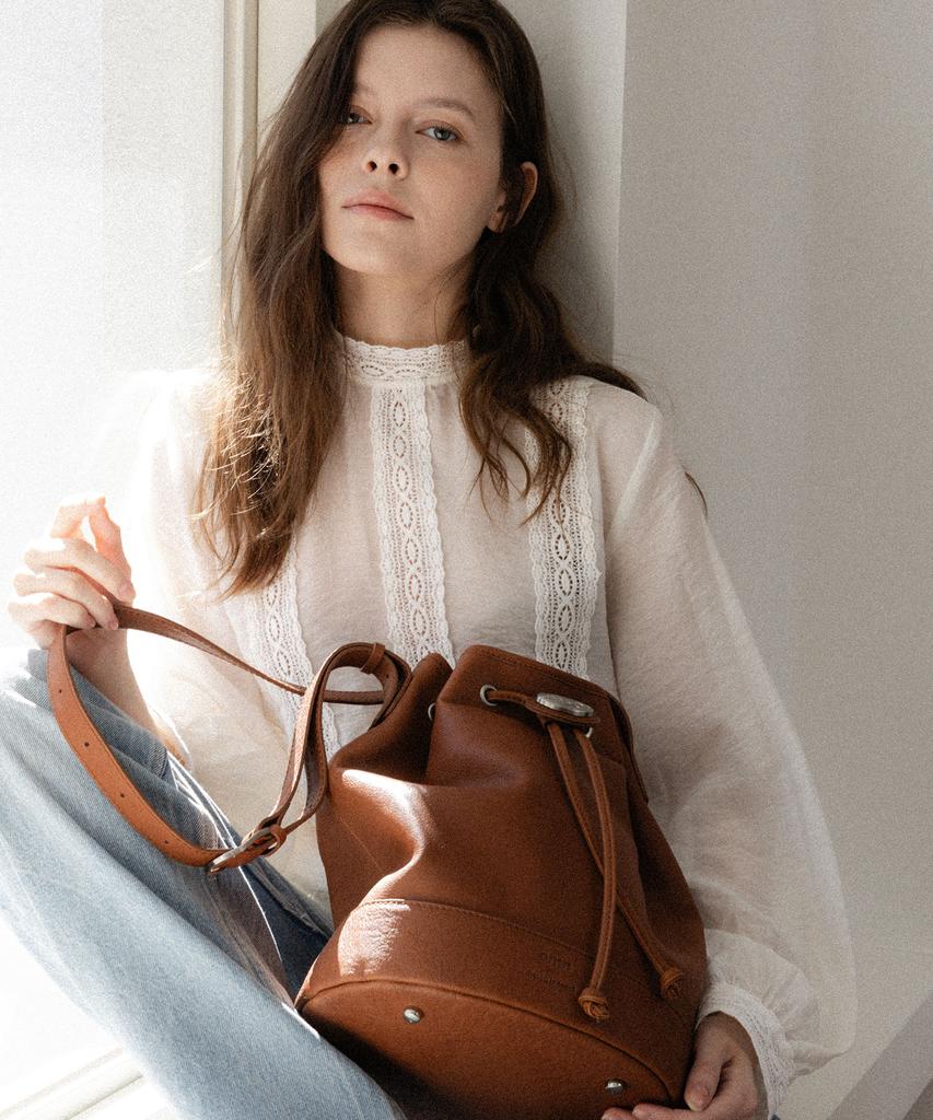 Omnipotent Cle De Bucket Bag _Camel