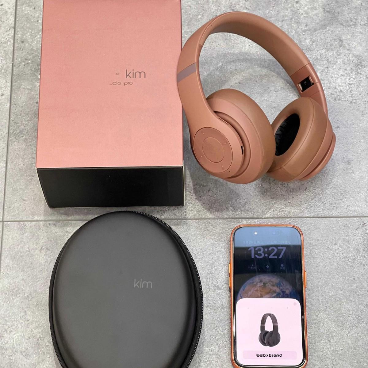 

Kim Limited Edition 4th Gen Wireless Over-Ear Bluetooth Earphones