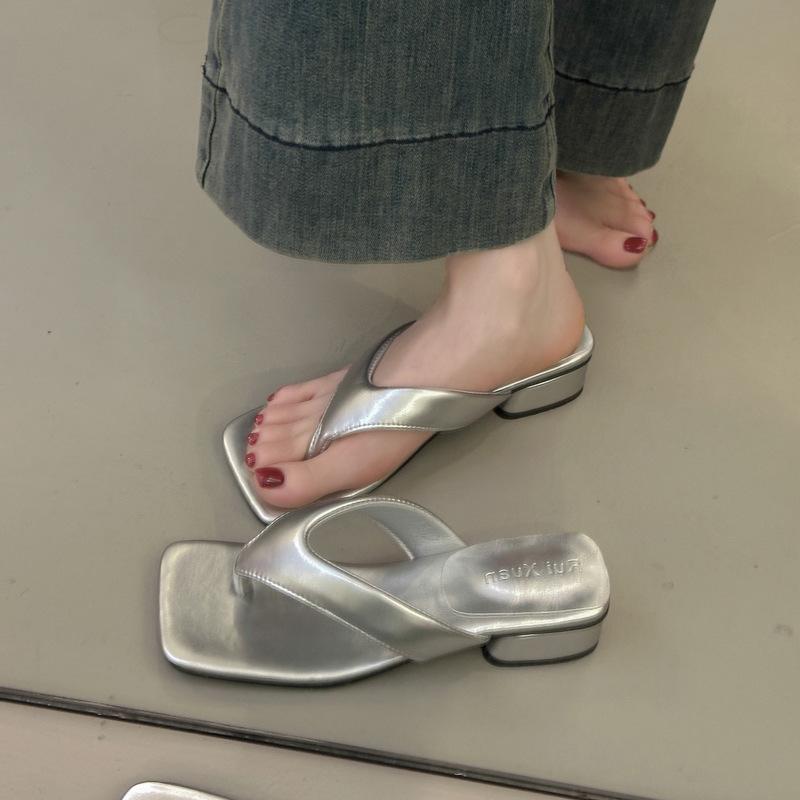 Korean Simple Pinch-on Flip-flops, Women's Summer Wear Flat-soled Cool Slippers with Skirts, Beach Shoes