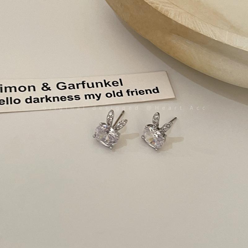 

Rabbit zircon stud earrings women s light luxury niche design sense high-end earrings New trendy earrings jewelry