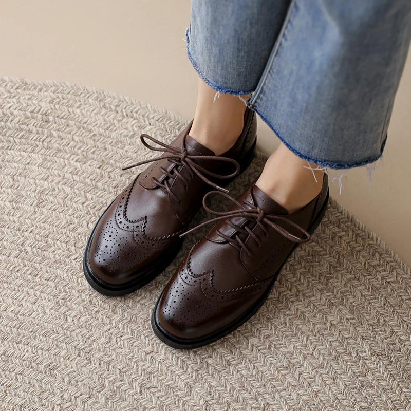 Fashion 2025 New Spring Genuine Leather Loafers Women Round Toe Shoes for Women Comfort Women Pumps Belt Buckle Leather Shoes