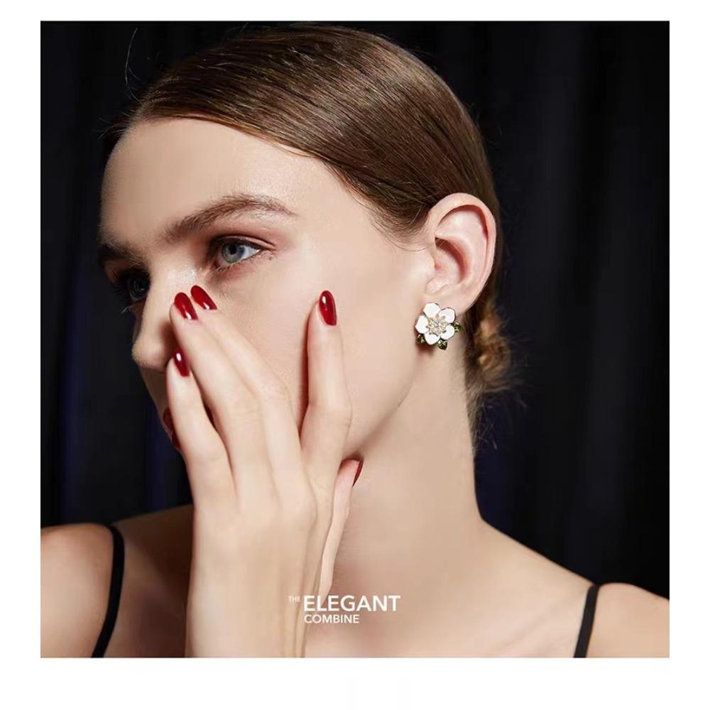 Brincos de Tarraxa Flor de Cerejeira Camélia de Luxo para Mulheres Vintage Elegante Pérola Design Único Inspirado na Natureza Chique Estilo Francês