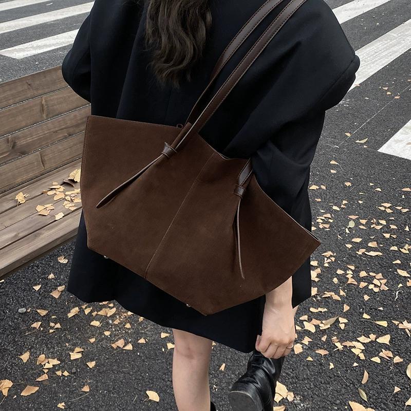 

Solid Casual Totes Faux Suede Shoulder Bags Women Large Capacity England Style Vintage Handbags New in 2026 Female Packages кофейный