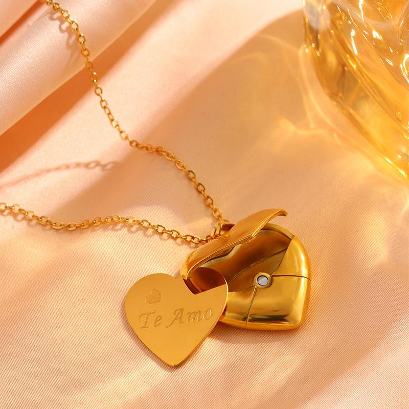 Explosive Necklace Light Luxury K Love Photo Frame Pendant Can Be Engraved Titanium Steel High-end Couple Necklace Jewelry