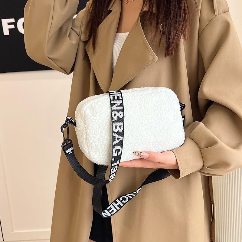 Lamb Wool Wash Shoulder Bag, Retro Solid Color Plush Small Square Bag, New Storage Messenger Bag, Envelope Bag.