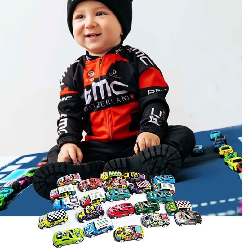 Weihnachts-Adventskalender mit Rückzieh-Rennwagen-Spielzeug 24-Tage-Countdown-Kalender Blind Box Geschenke für Kinder Weihnachtsfeier-Mitgebsel