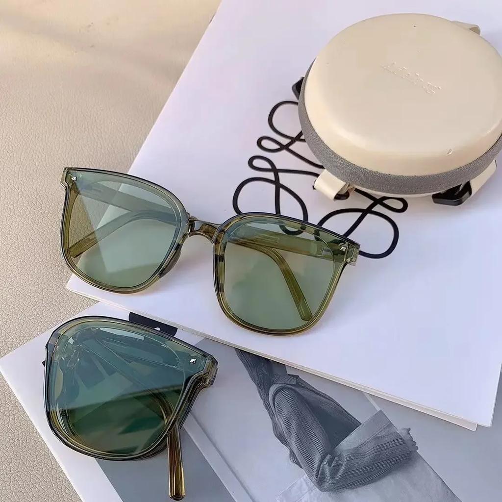 New Folding Sunglasses with Case Sun Glasses Vintage Women's Oval Sunglasses UV Resistant Sun Glasses Beach Casual Eyewear