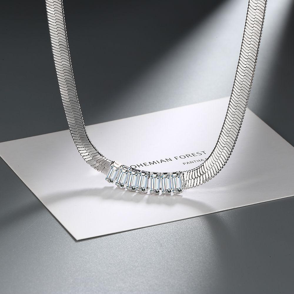 Necklace Women Blade Chain Flat Snake Bone Chain Lock Bone Inlaid Zirconia Chain Short Clavicle Romantic Valentine's Day Gifts for Girlfriends