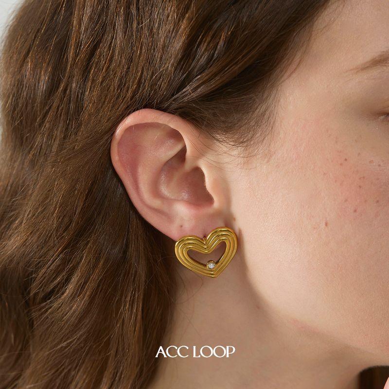

Accloop High Color Retention Heart Earrings, Simple Line Design, European and American Minimalist Style, Exaggerated Shape Studs Heart Earrings Pair