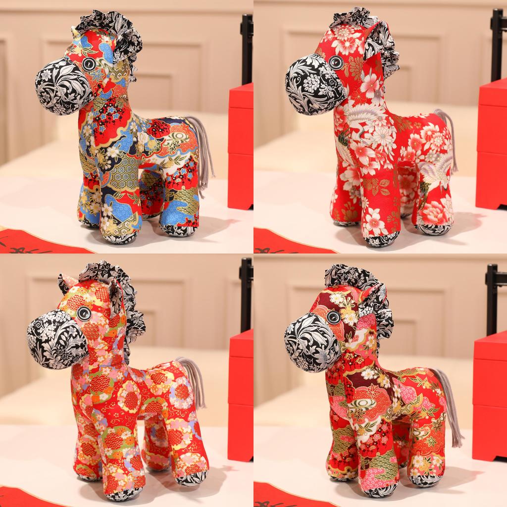 Ay Yeni Yılı Kutlamaları İçin Nakışlı Kumaştan At Yılı Peluş Oyuncak