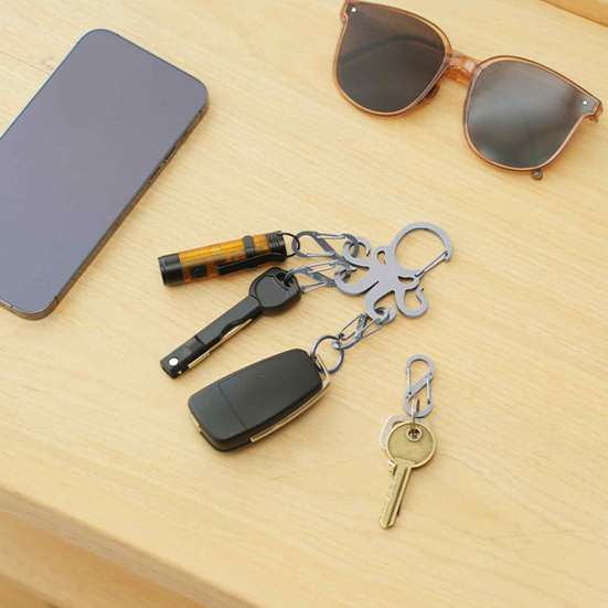 Schlüsselanhänger aus Edelstahl mit Oktopus-Motiv und abnehmbaren S-förmigen Haken. Robuster, tragbarer Autoschlüsselhalter für Outdoor-Camping, Karabiner mit Metallschnalle zum Aufhängen.