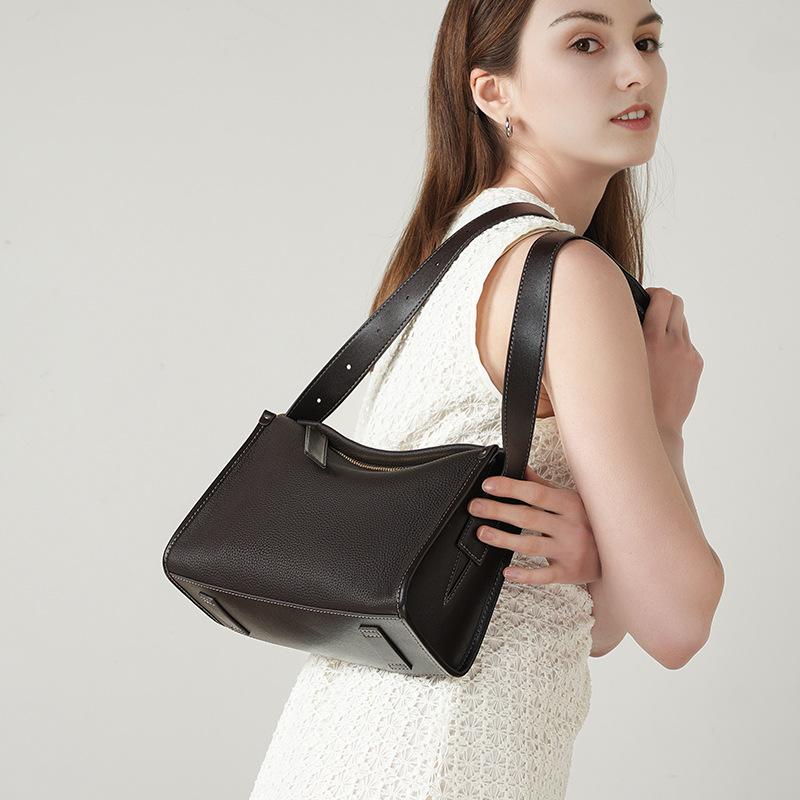 Hot Selling New Leather High-end Pillow Bag, Versatile for Women's Commuting, Top Layer Cowhide Large Capacity Single Shoulder Crossbody Bag
