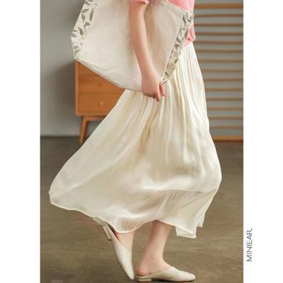 Eleganter und modischer sandgoldener Maxirock mit hoher Taille und Falten für den Sommer
