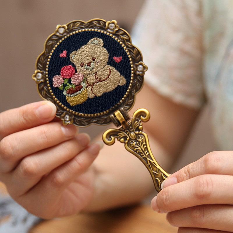 DIY Retro Výšivkový Skládací Kosmetický Zrcátko Kit: Roztomilý starobylý styl vhodný pro začátečníky