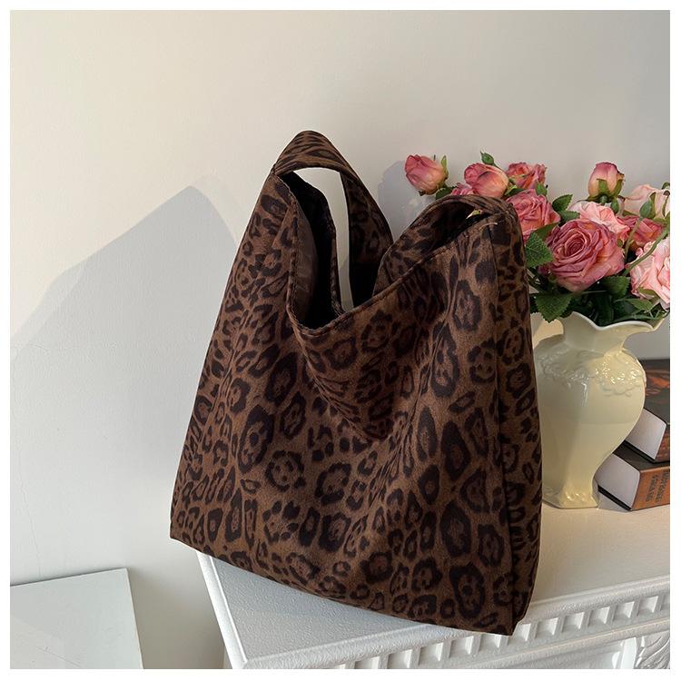 

Single shoulder suede bag women s bag new lazy wind large capacity tote bag 2025 new work commuter leisure bag