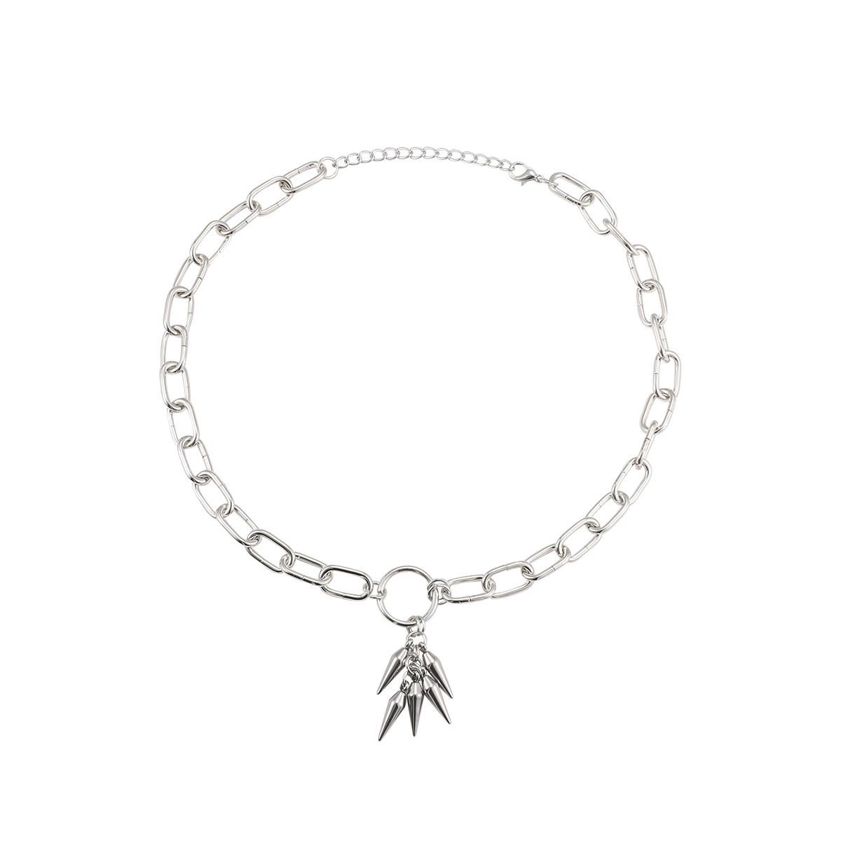 Gothic Rivet Chain Pendant Necklace: Metallic Choker with High-End Hip Hop Style