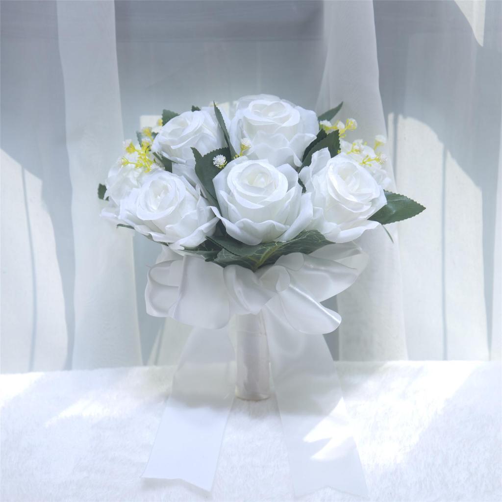 Europäisches Retro-Hochzeitsstrauß: Elegantes florales Design für Hochzeiten und Anträge