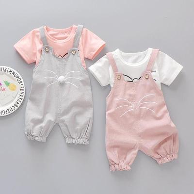 Niedliches Kurzarm-T-Shirt-Overall-Set für Mädchen, zweiteiliger Anzug, Sommer, lässig, bedruckt, Trägerhose + T-Shirt