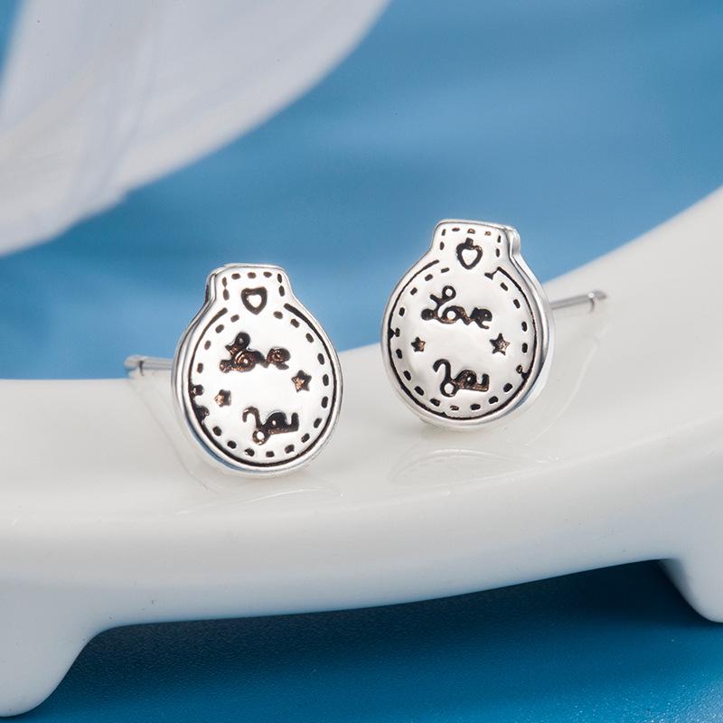 Retro Distressed Gingerbread Man & Bear Stud Earrings - 2022 Trendy Christmas Design for Women