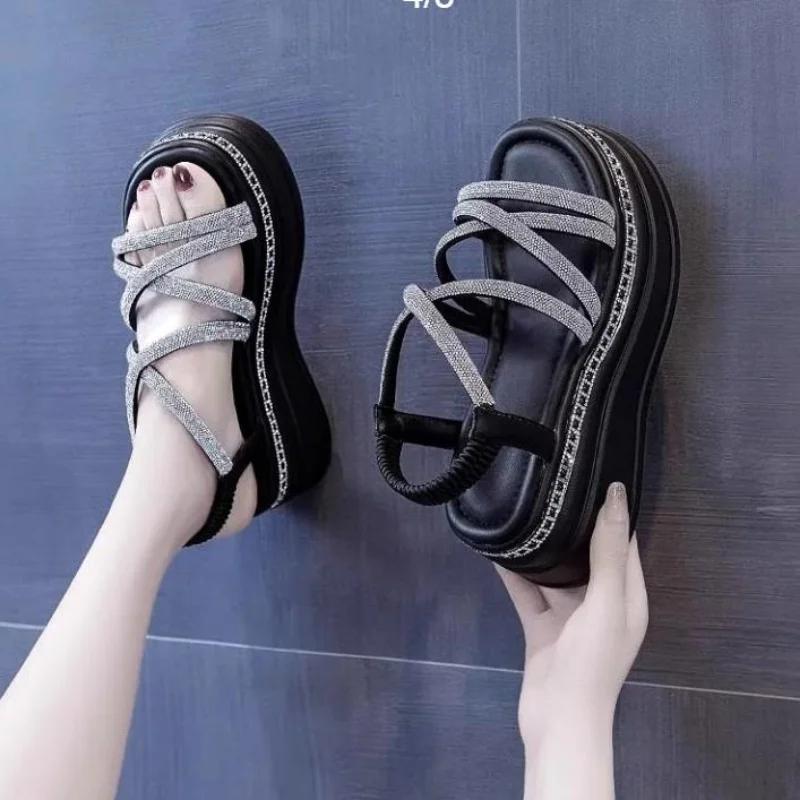 Modne Gorące Damskie Sandały na Platformie Bling Nowe Lato 7CM Wysokie Obcasy Pani Kryształowe Koturny Buty do Chodzenia po Plaży Kapcie Sandalias Mujer