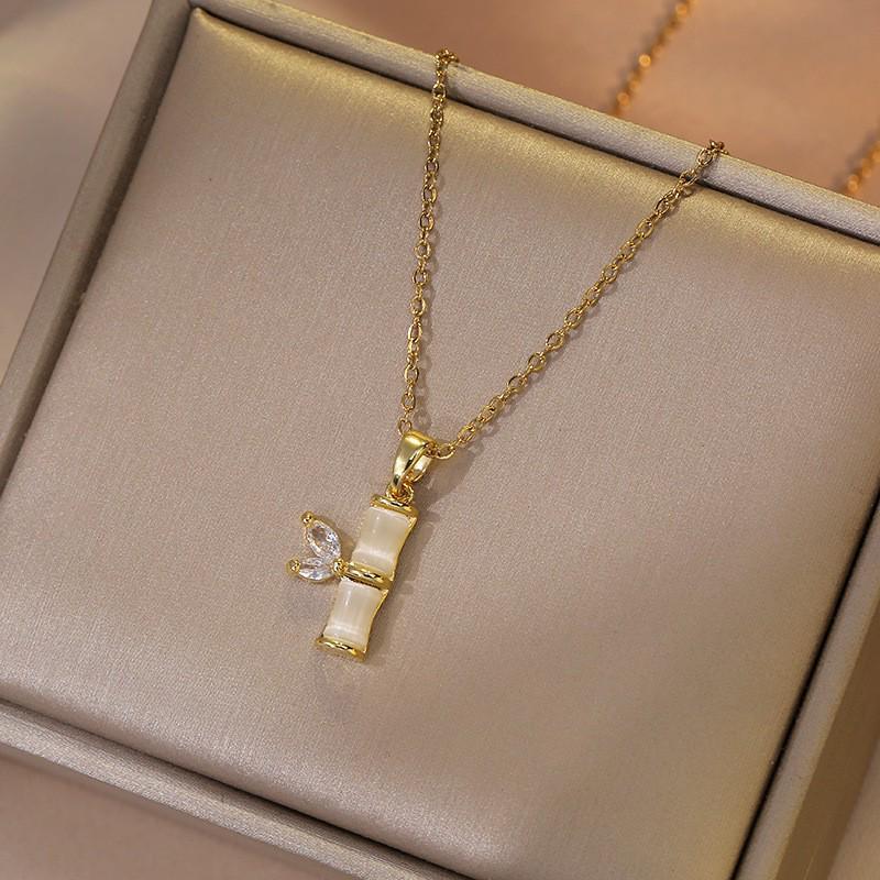 Women's Fashion Heart Pendant Necklace - Elegant, Simple Design, Versatile Clavicle Chain Jewelry