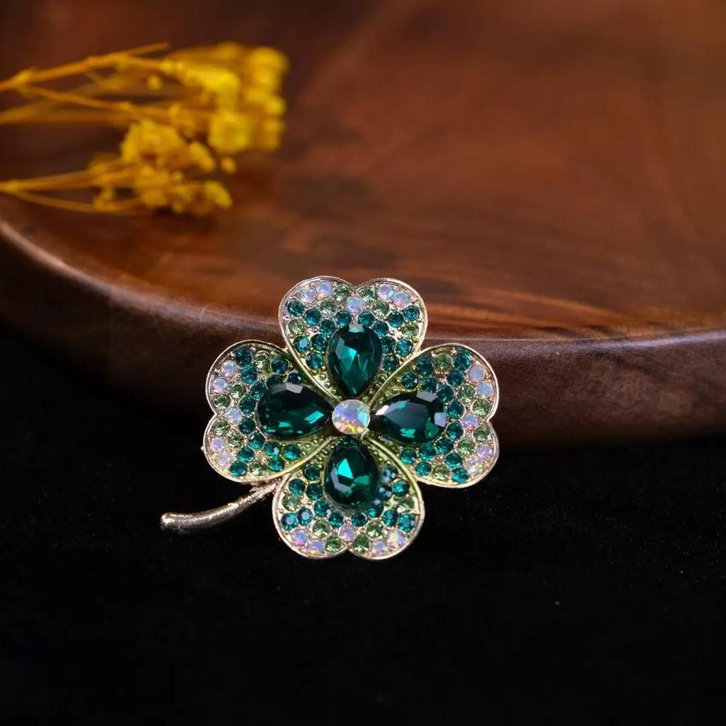 Elegant Four-Leaf Clover Brooch: Women's Personality Trend Pin and Western-Style Accessory