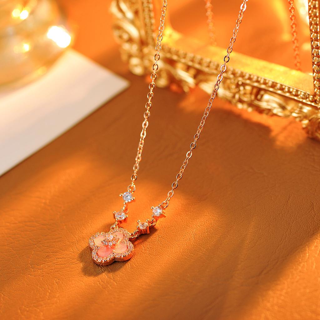 Pink Four-leaf Clover Necklace for Women Light Luxury High-end Clavicle Chain Versatile Necklace