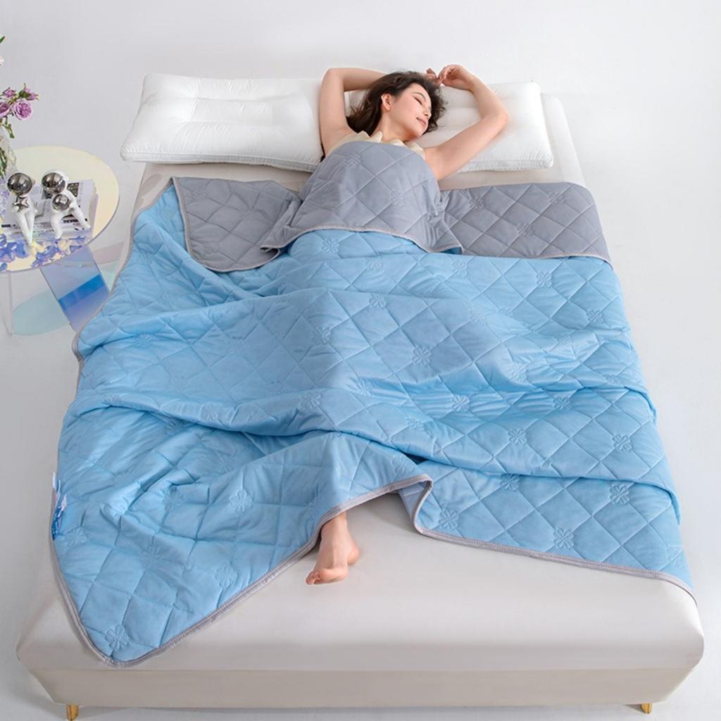 200*230CM 1 Stück Kühle Sommerdecke. Die Decke ist dünn, atmungsaktiv und maschinenwaschbar, geeignet für heiße Schläfer mit Luftkühlung.