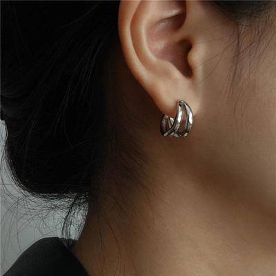 "Hong Kong-Style Double Arc Hoop Earrings: Trendy and Unique Round Design for Men and Women"
