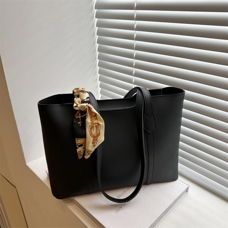 

Bag women s tote bag large capacity autumn and winter versatile 2025 new retro casual texture one-shoulder class commuter bag