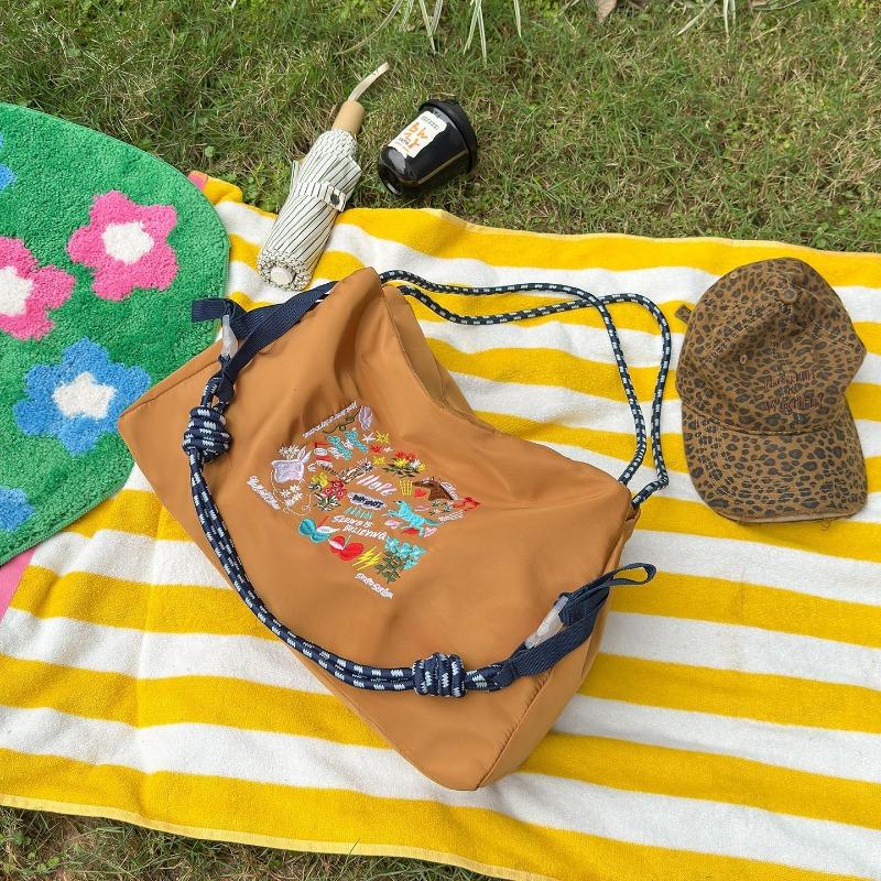 Japanese Fashion Embroidered Nylon Shopping Bag Versatile Large Capacity Canvas Messenger Bag Foreign Style Leisure Commuter Handbag