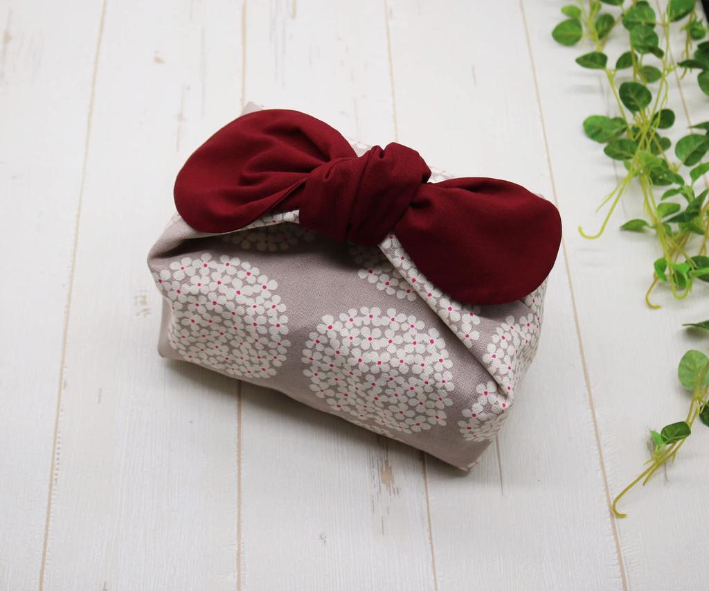 Azuma Bag, Ribbon-Insulated Lunch Bag with No Drawstring, Tie-On Design (Hydrangea, Greige)