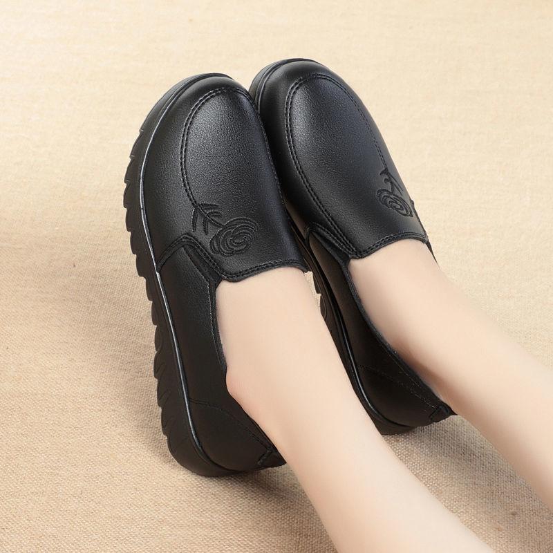 Fashion Cheap Shoe Women Leather Flats Female Flats Spring Shoes Classic Women's Loafers Casual Mother's Shoes Soft Leather Single Shoes