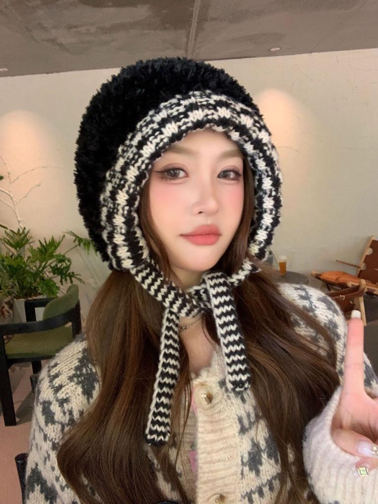 Autumn and Winter New Contrasting Color Rough Edge Ear Protector Hat Thickened Warm Braid Pullover Hat Showing Face Small Knitted Wool Hat
