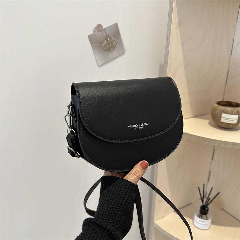 

Fashionable Spring Saddle Bag For Women Unique Casual Design Crossbody Purse With Magnetic Closure чёрный