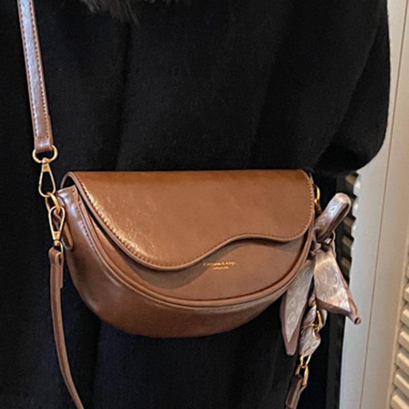 Commuter temperament bag Women's messenger bag 2025 autumn new bag Simple shoulder bag Women's bag Saddle bag Underarm bag