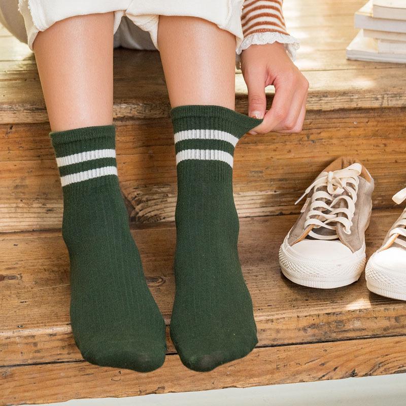 Chaussettes montantes rayées style collège pour femmes: Printemps/Été, Coton Peigné, Design Tendance Japonais Ample