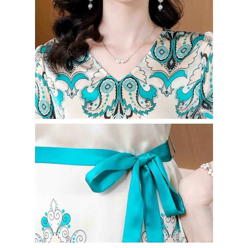 Floral Print V-neckline Dress In Silk with Short Sleeves and Waist Belt