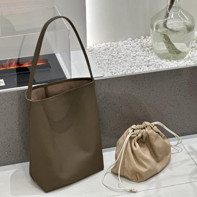 New Togo Cowhide Bucket Bag Large Capacity Simple All-matching Fashionable Commuting Niche Tote