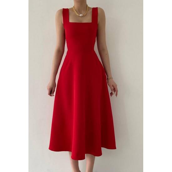 

Расклешенное вечернее платье длины миди с квадратным вырезом