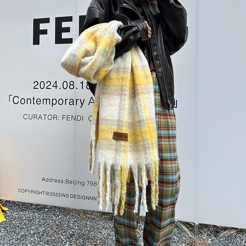 

Autumn and winter new Maillard retro plaid scarf pulled Babag scarf keeps warm and thickens the atmosphere for men and women бежевый