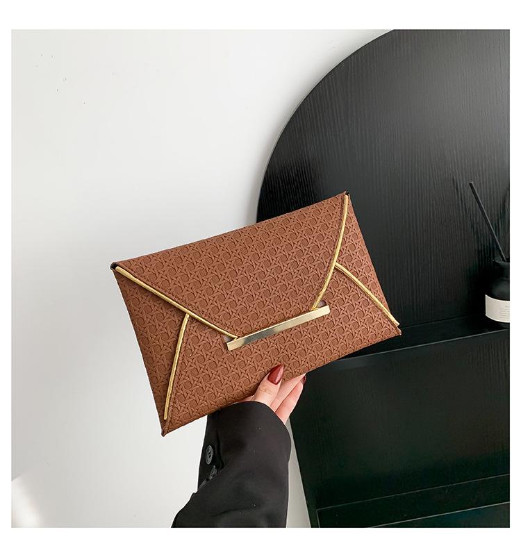 

2025 зима новая простая новая темпераментная сумка через плечо на одно плечо, молодежная сумка с кулиской, женская сумка коричневый