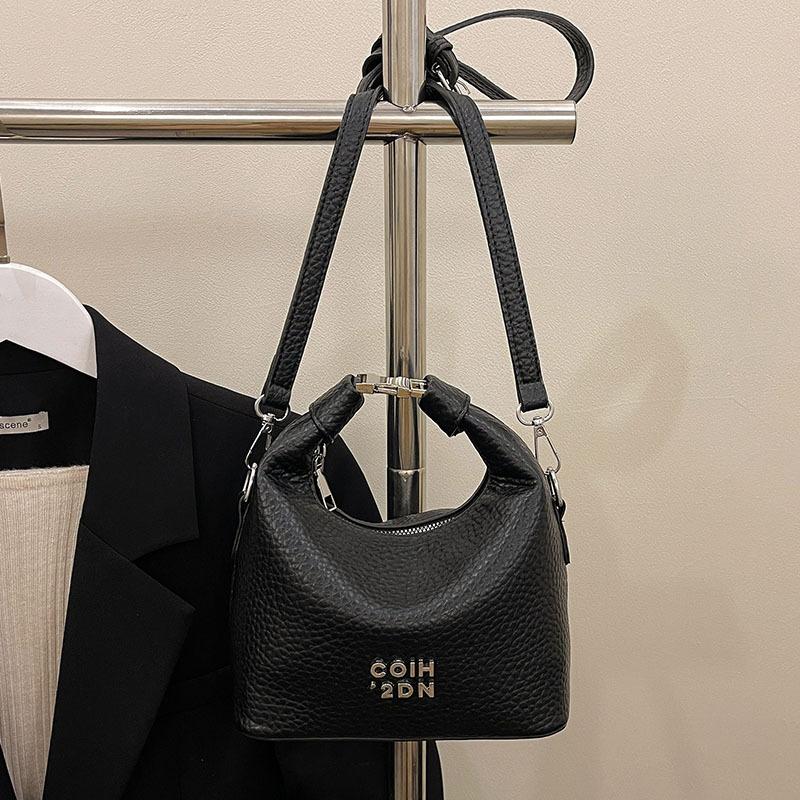 

Оптовая продажа нового продукта, нишевый дизайн, темпераментная, модная сумка на запястье с узором личи, в зарубежном стиле, универсальная, с высоким чувством, для поездок на работу, сумка-мессенджер