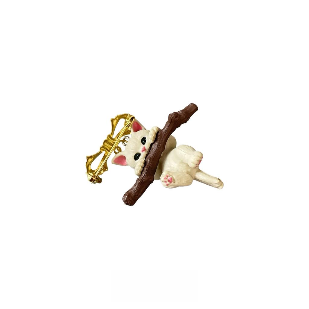 Popular cute kitten hugging branches, cat three-dimensional brooch, three-dimensional badge, badge, student shoes, bags, accessories
