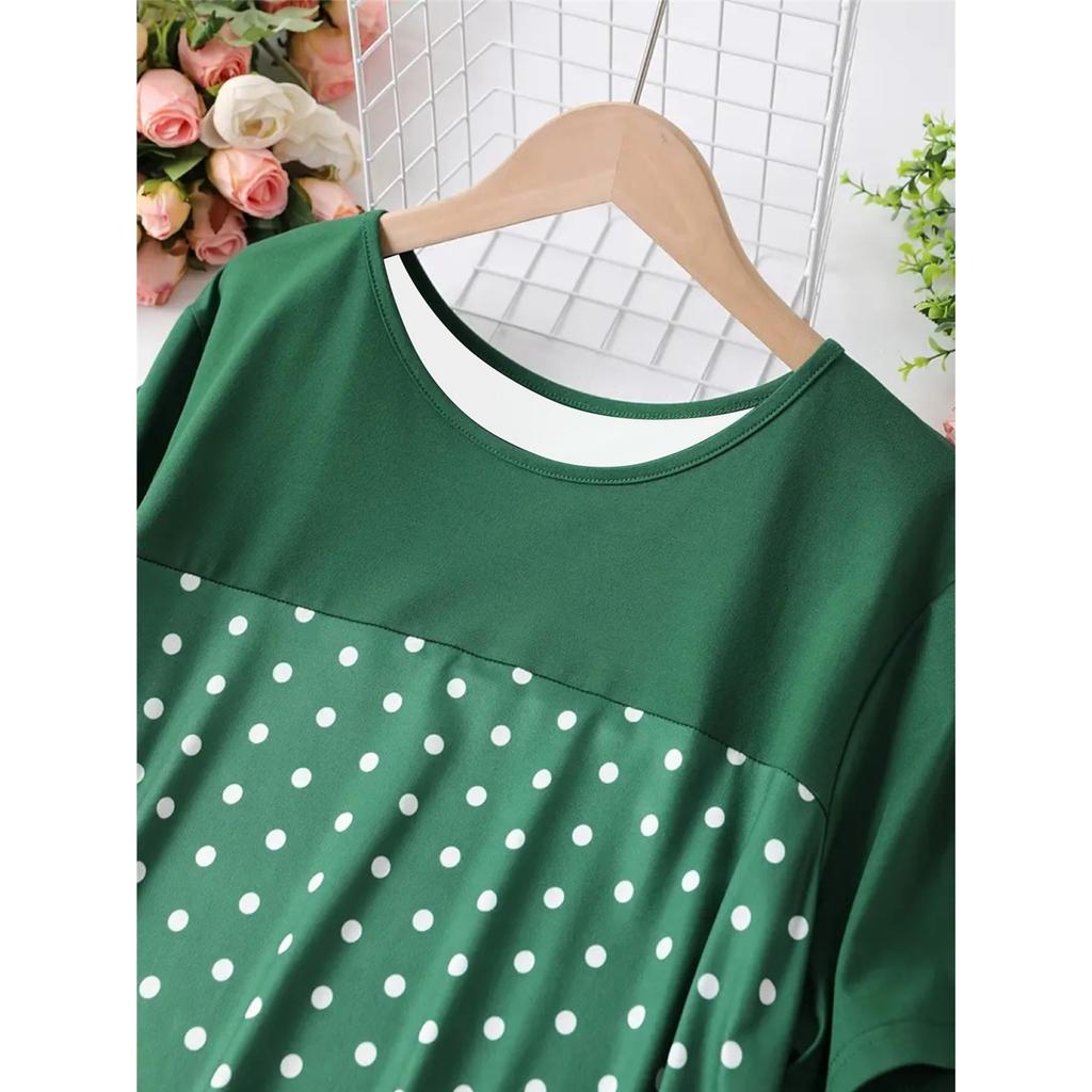 Dámské pyžamové šaty s krátkým rukávem, kulatým výstřihem a puntíky. Pohodlné šaty.