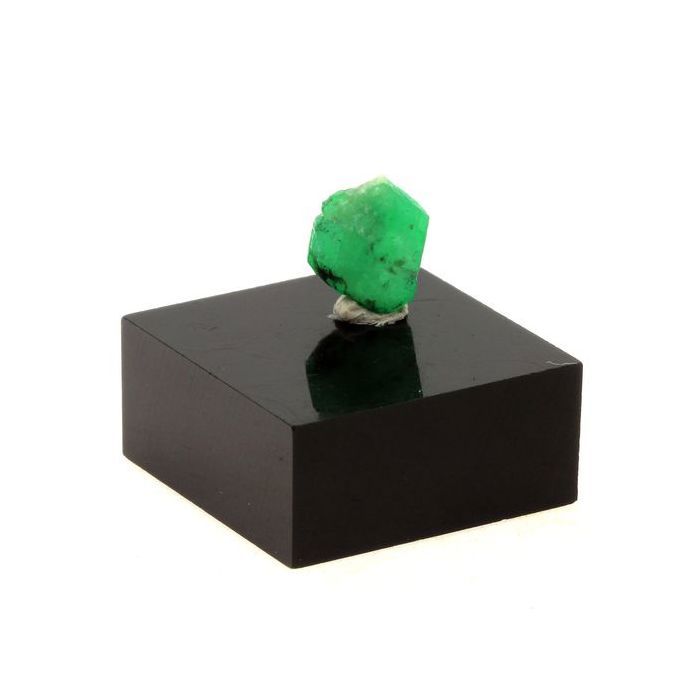 Pierres et Minéraux. Emeraude. 1.56 ct. Mingora emerald deposit, Swat District, Pakistan.